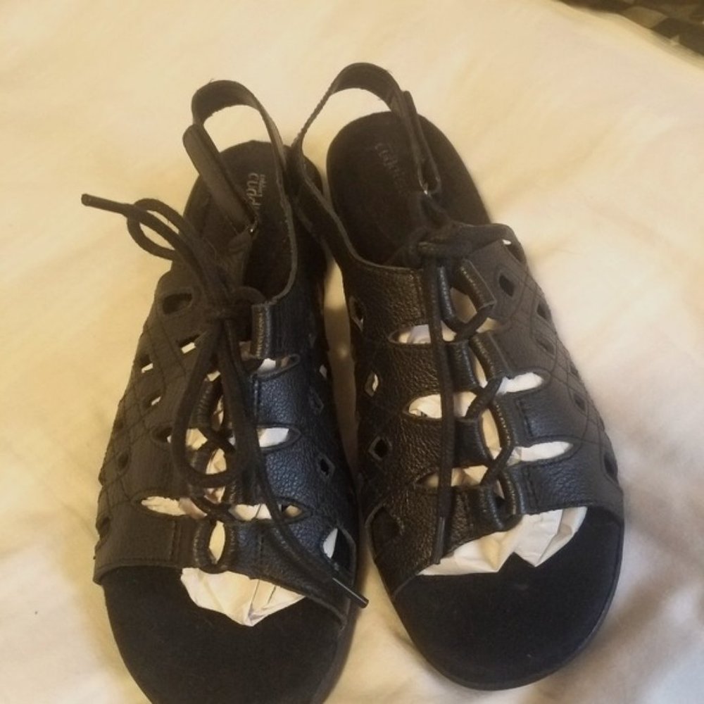 Cobbie Cuddler Michaelene black gladiator style sandals new in box